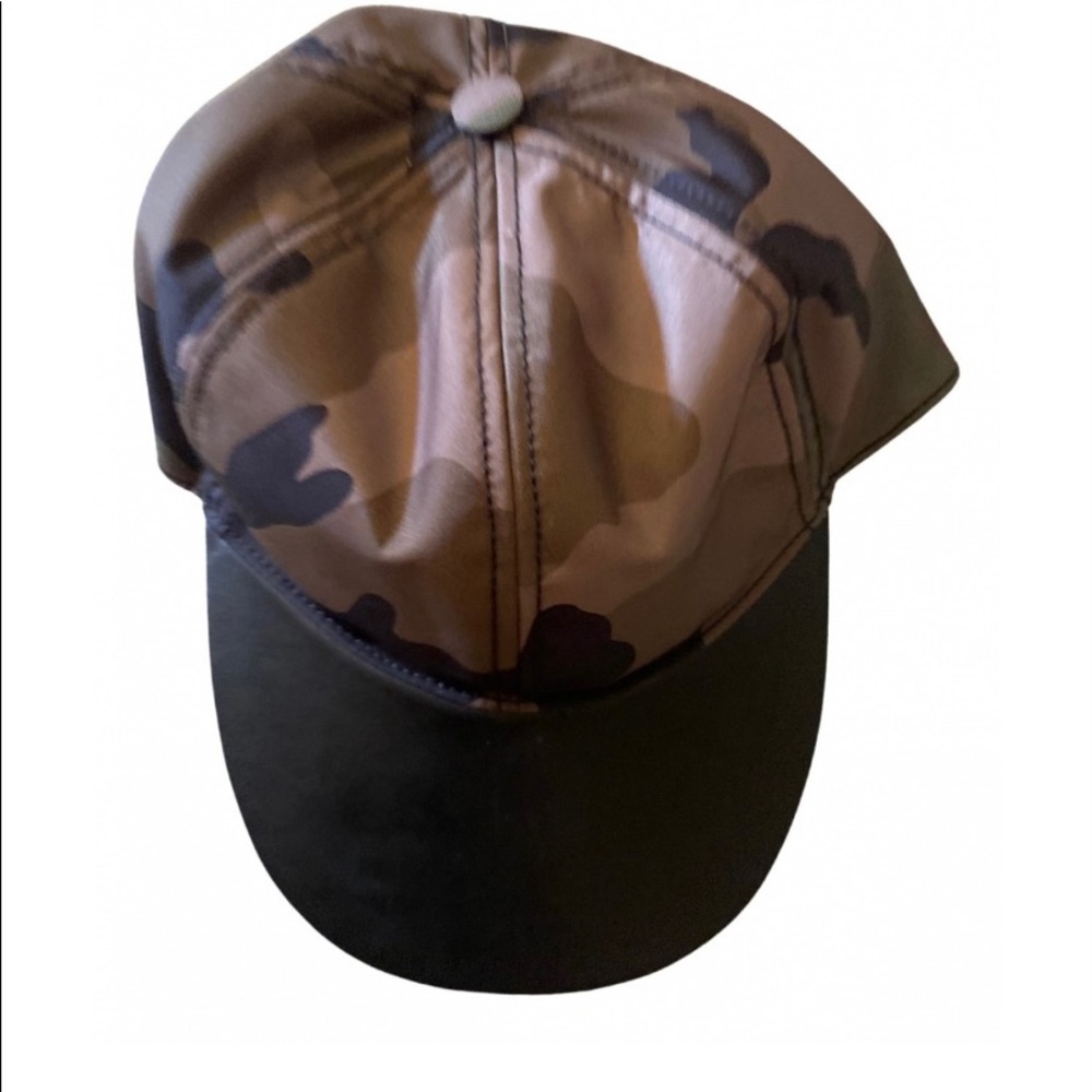 Valentino Garavani hat in army